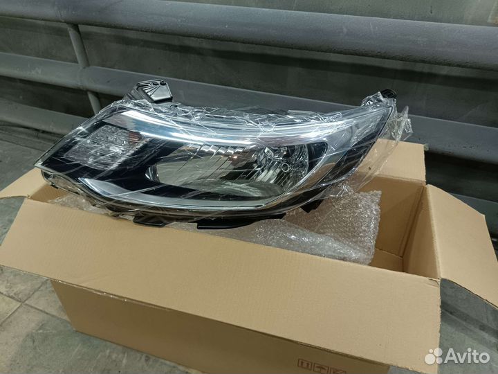 Комплект передних фар на Kia rio 3