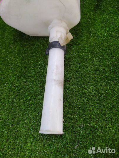 Бачок омывателя Mitsubishi Diamante F34A