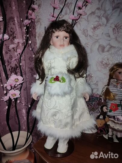 Фарфоровая куколка