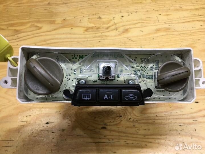 Блок управления климат контролем Mitsubishi Colt