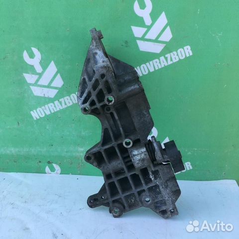 Кронштейн генератора Фольксваген Пассат Б6