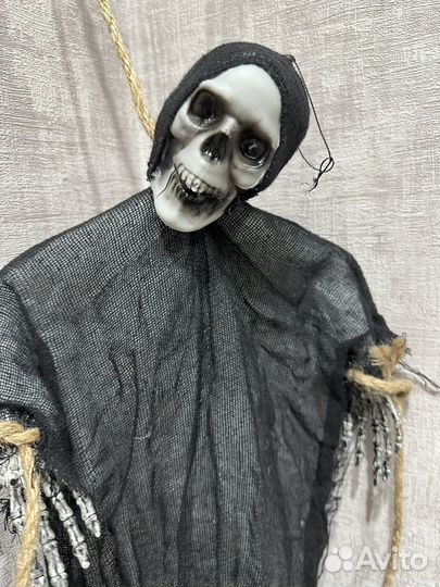 Декор-скелет на Хеллоуин