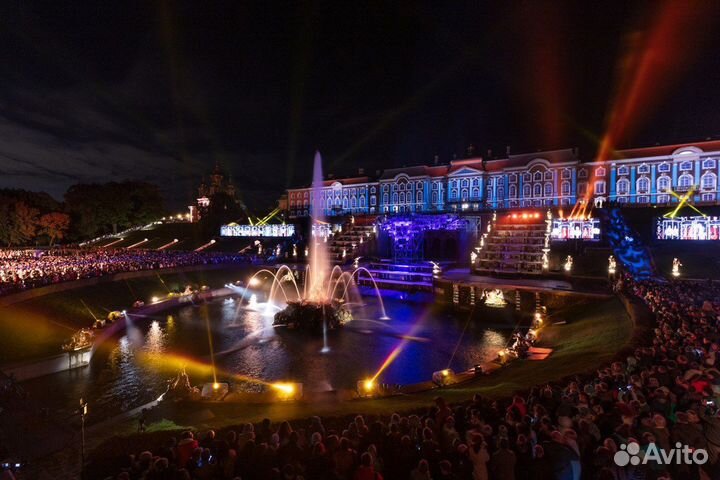 Праздник фонтанов в Петергофе