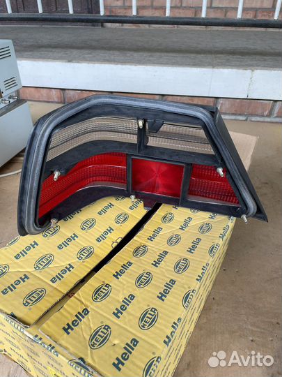 Стекло заднего фонаря правого Mercedes-Benz W124