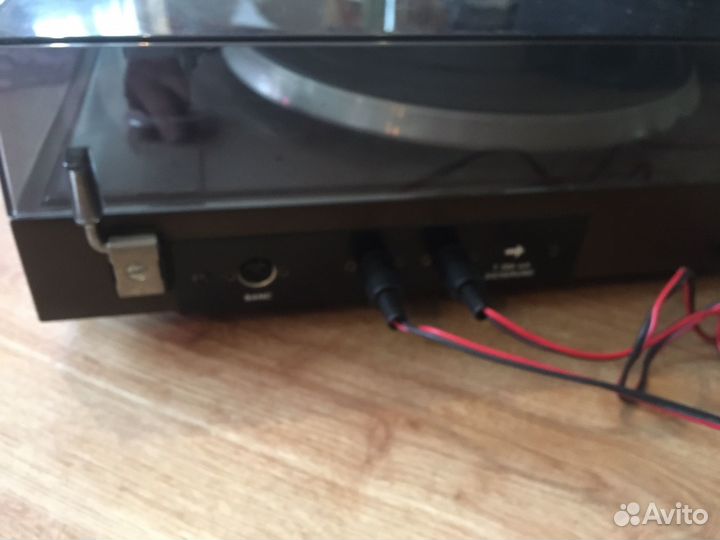 Проигрыватель с колонками и пластинками