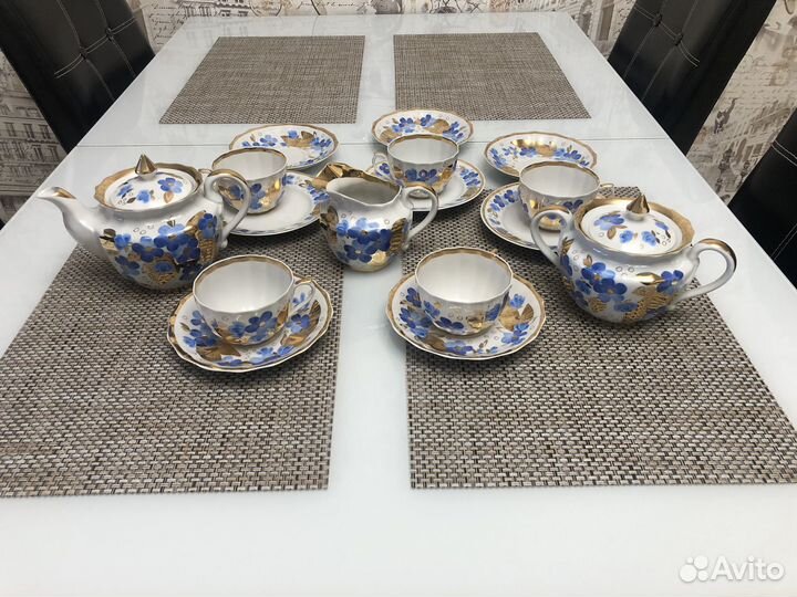 Фарфоровый чайный сервиз