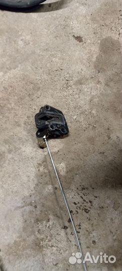 Замок задней правой двери Kia Carnival 2002-2006