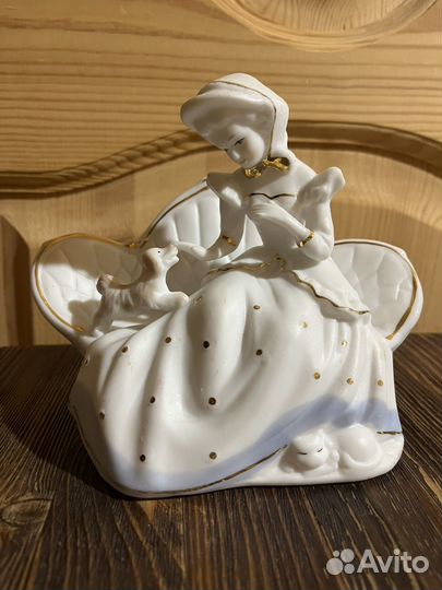 Статуэтка фарфор