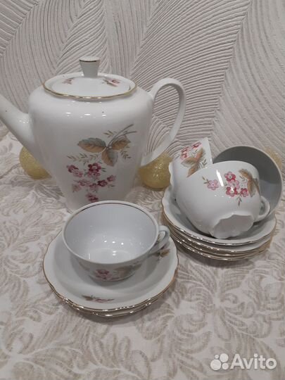 Предметы чайного сервиза Цветение ГДР