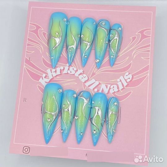 Модель на наращивание ногтей