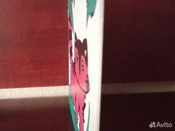 Рисунок енота на холсте