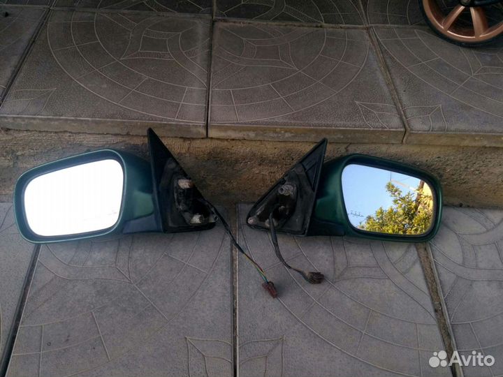 Боковое зеркало