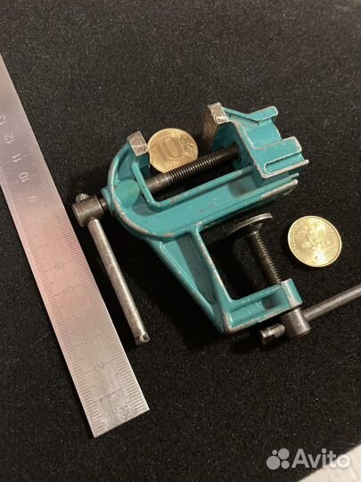 Тиски маленькие СССР настольные раритет