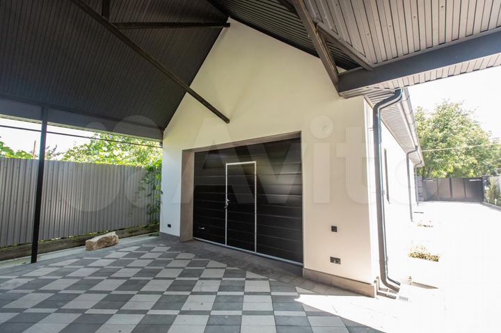 Дом 241 м² на участке 22,8 сот.