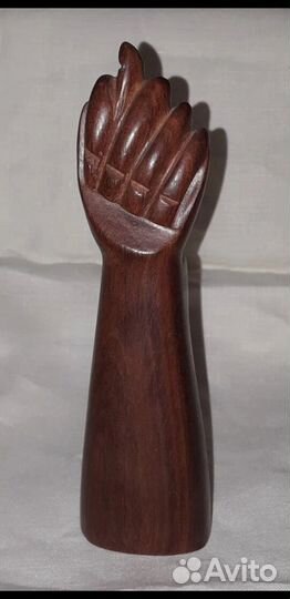 Кукишь красное дерево