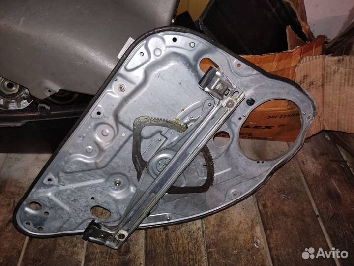 Стеклоподъемник задний правый Форд Фокус 2