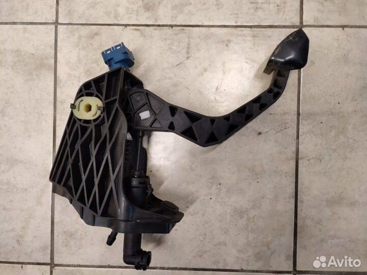 Педаль сцепления Volkswagen Polo седан 1.6 CFN