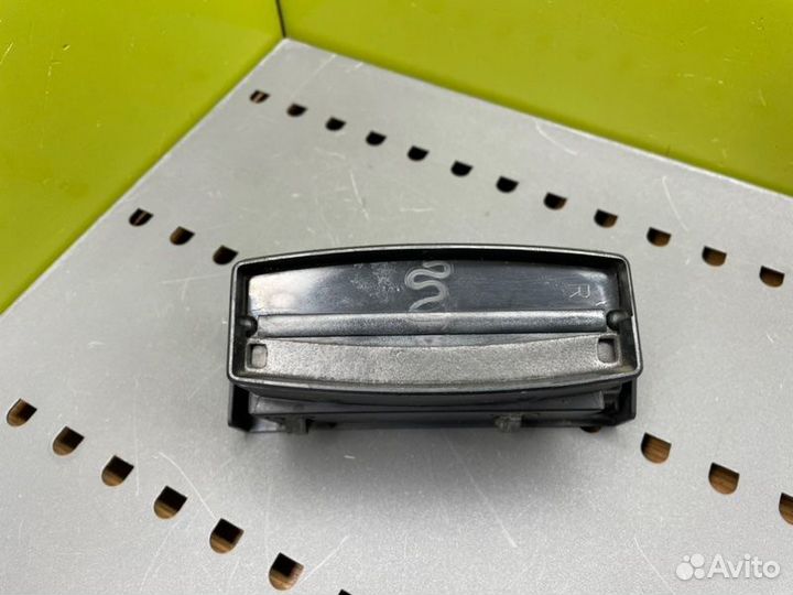 Дефлектор воздушный передний правый Mercedes-Benz