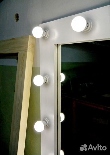 Зеркало с лампочками новое
