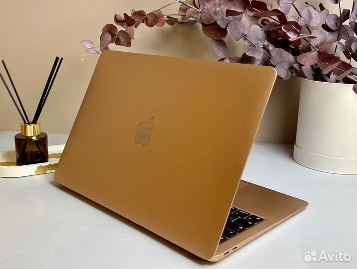 MacBook Air 13-inch (2020) M1 8/256 GB Gold