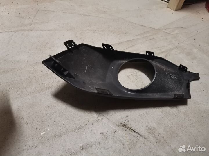 Mitsubishi Pajero Sport 3 накладка противотуманки