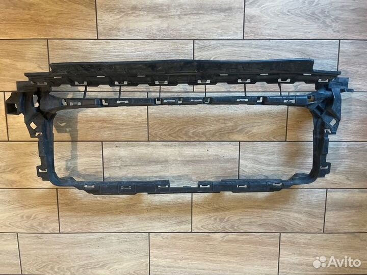 Кронштейн решетки радиатора Mercedes Benz G Class