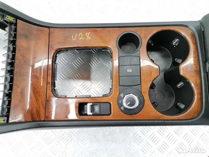 Центральный подлокотник Volkswagen Touareg 2 2012
