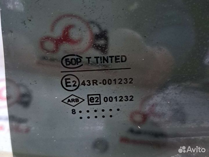 Заднее левое стекло Рено Логан