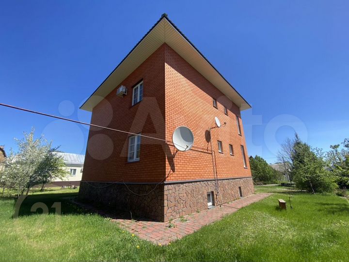 Коттедж 215,7 м² на участке 13 сот.