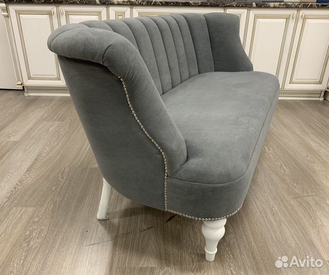 Диван интерьерный