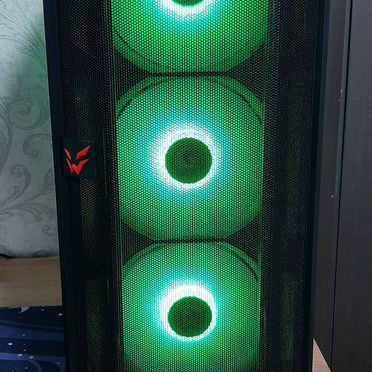 Игровой пк с монитором и клавиатурой