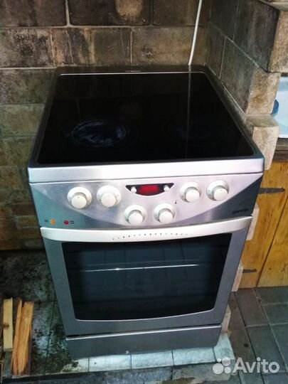 Плита электрическая. Из нержавеющей стали