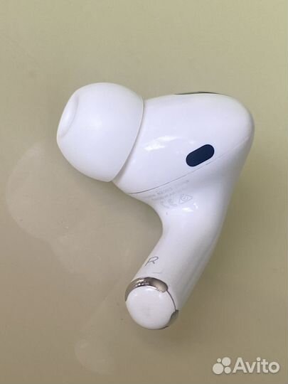 Правый наушник AirPods Pro