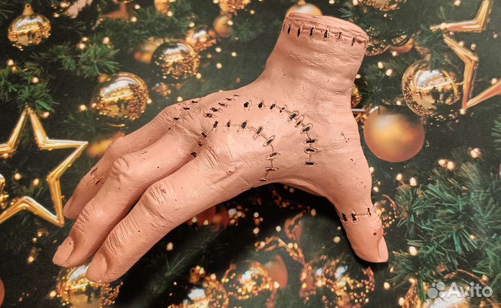 Вещь рука Уэнсдей