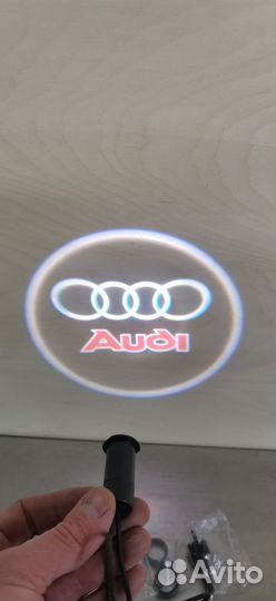 Проекция в двери Audi