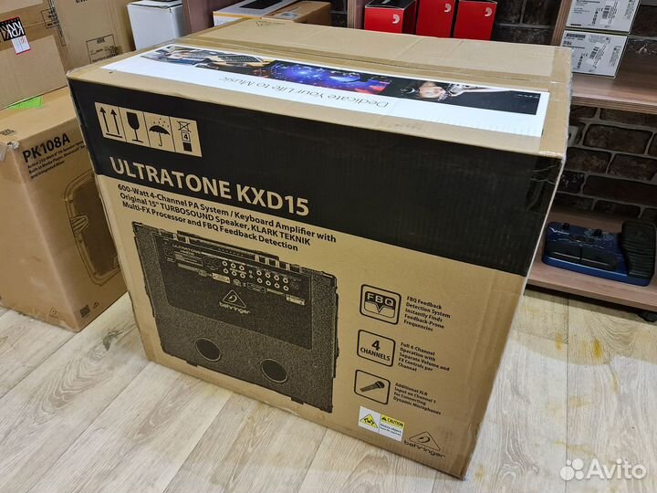 Behringer KXD15 комбик для клавишного инструмента