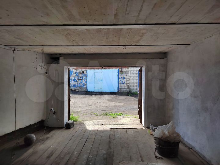 Гараж, > 30 м²