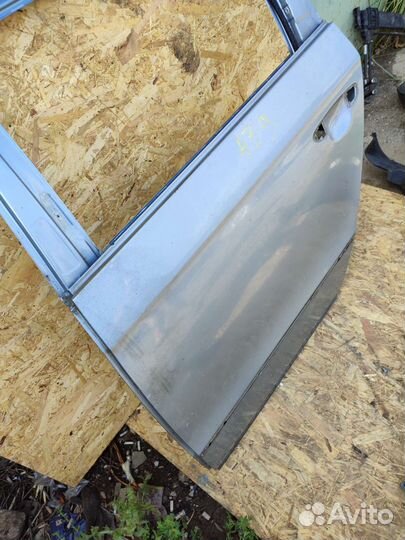 Задняя левая дверь Vw Passat by универсал