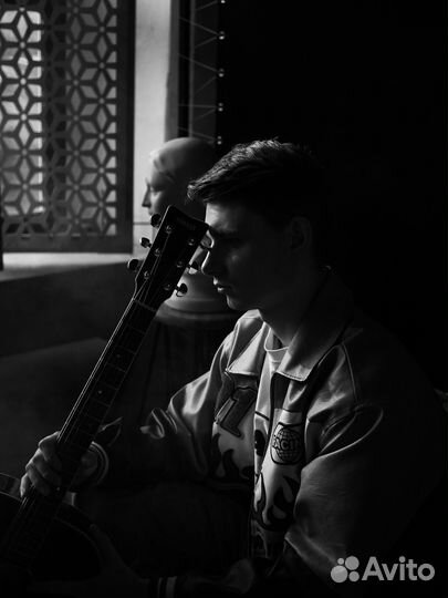 Репетитор по игре на гитаре