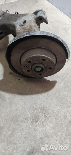 Кулак поворотный задний правый Volkswagen Sharan