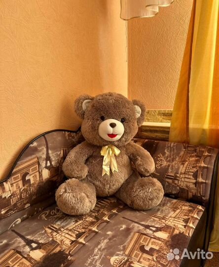 Большой плюшевый мишка