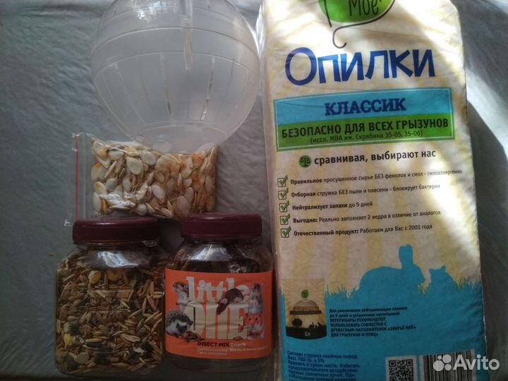 Колесо, корм, опилки для хомяка