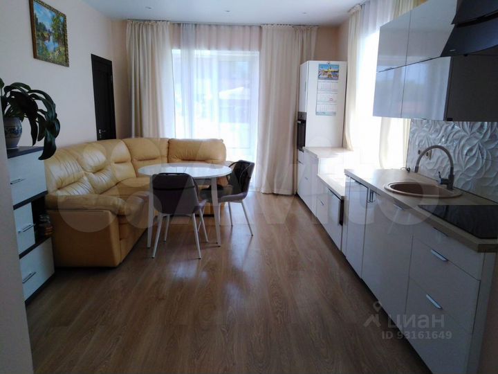 Коттедж 270 м² на участке 6 сот.