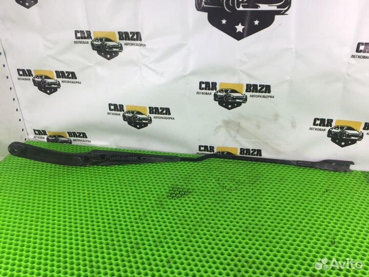 Поводок стеклоочистителя передний правый R Audi A6