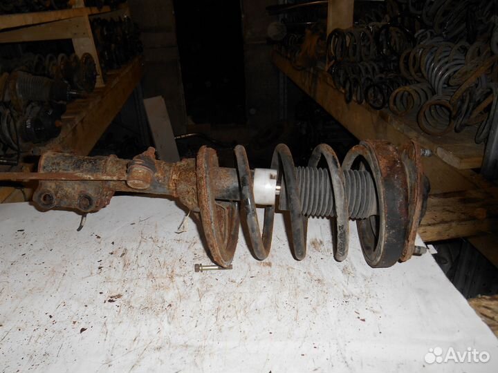 Стойка передня правая Hyundai Coupe GK Хендай Купе