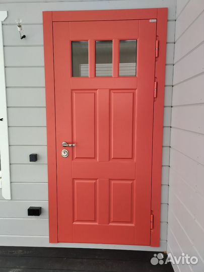 Дверь входная в дом, утепленная