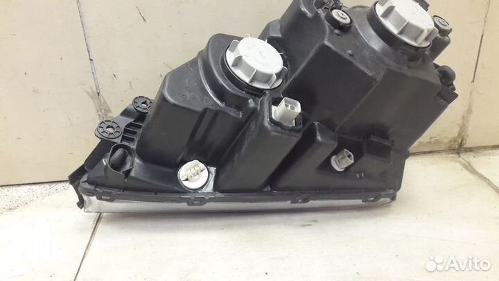 Фара правая Kia Sorento