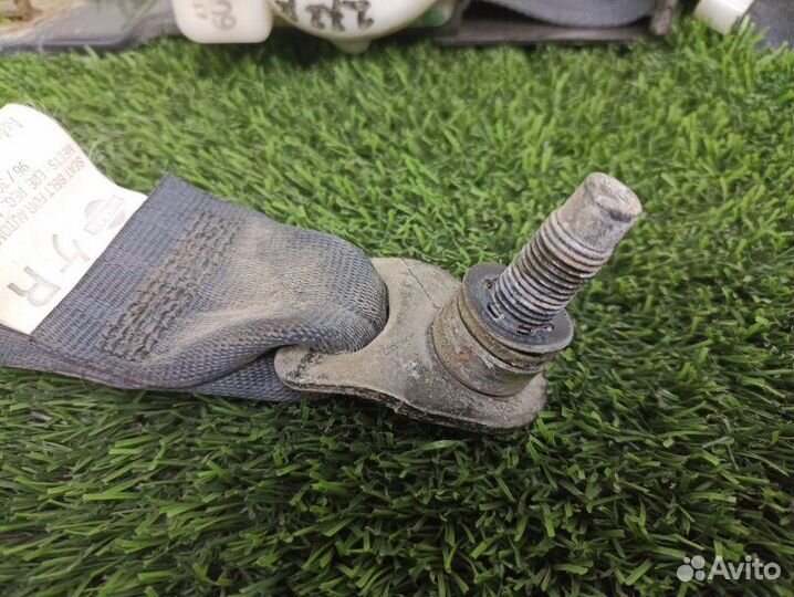 Ремень безопасности передний правый Nissan Almera