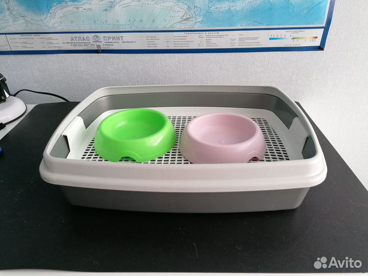 Лежанка и лоток для животных