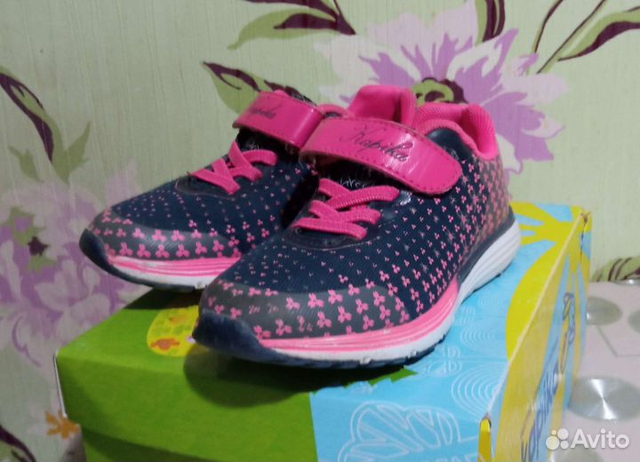 Кроссовки для девочки